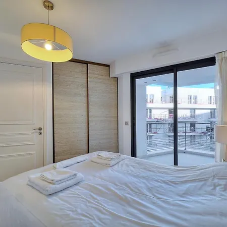 Carlton Riviera *